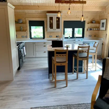 Adare 3 bed log cabin kitchen