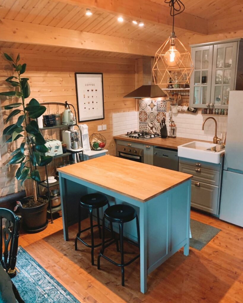 Spacious log cabin kitchen